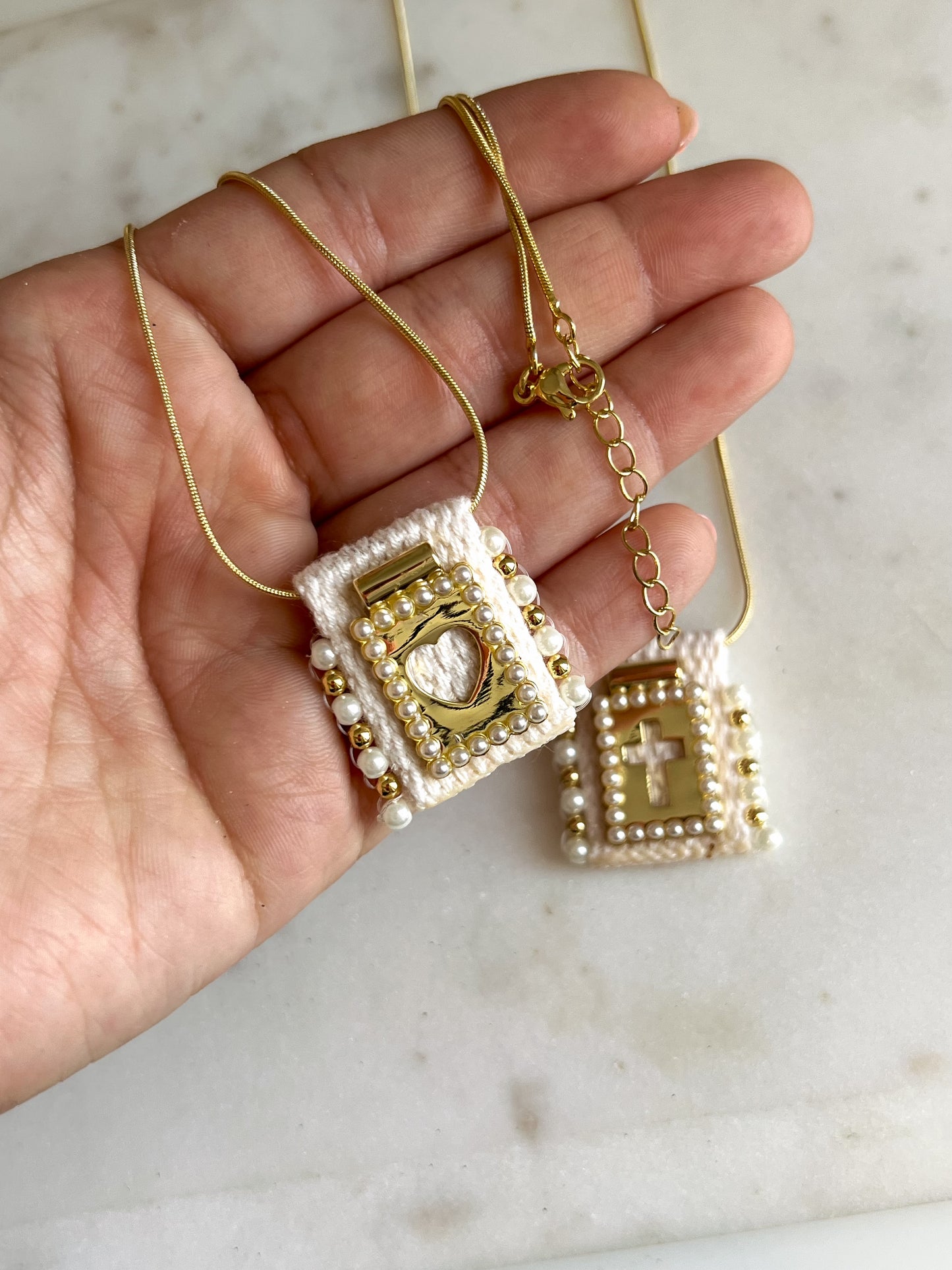 Escapulario Perlado Chain
