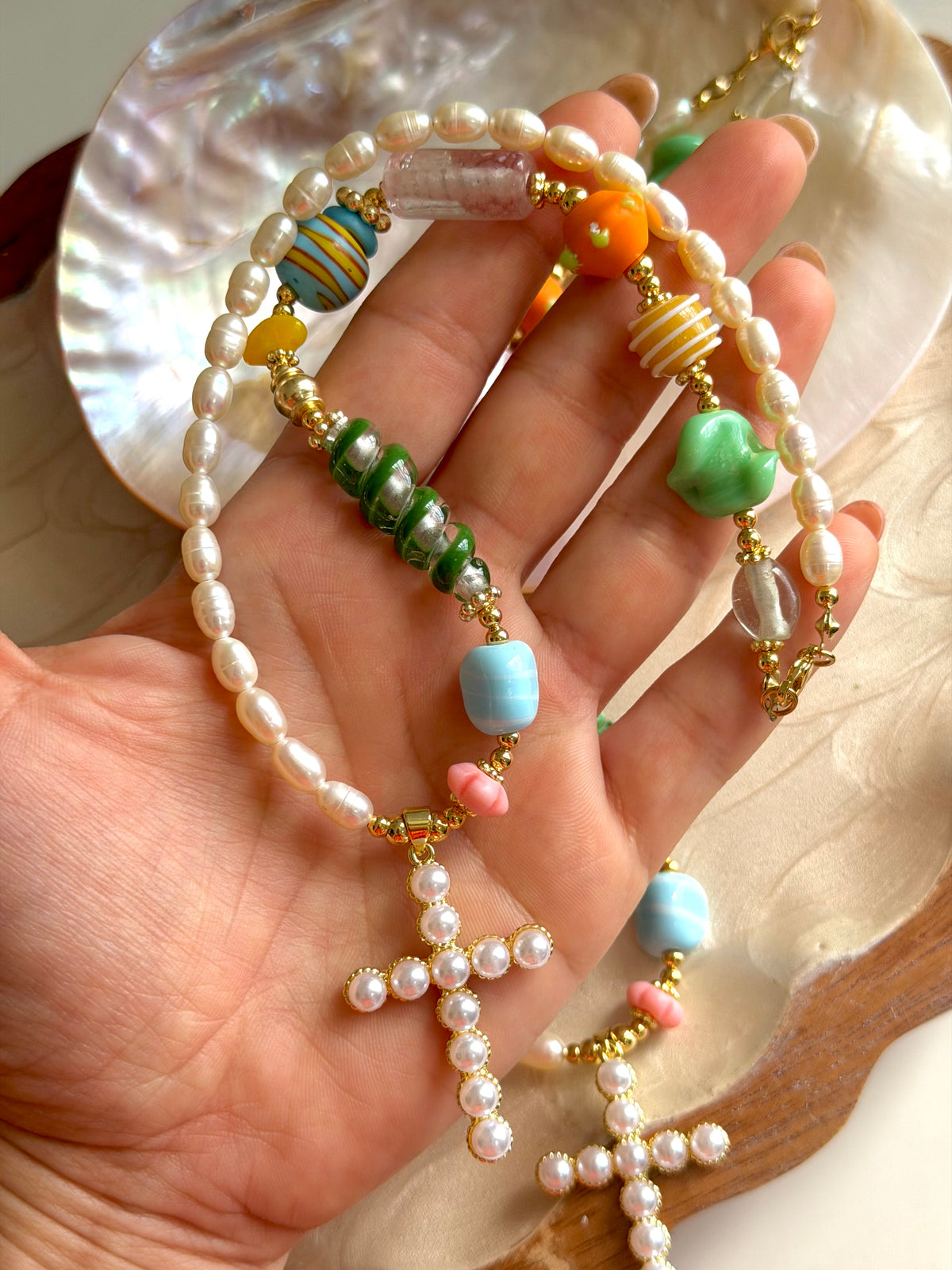 Cruz Perlada Necklace