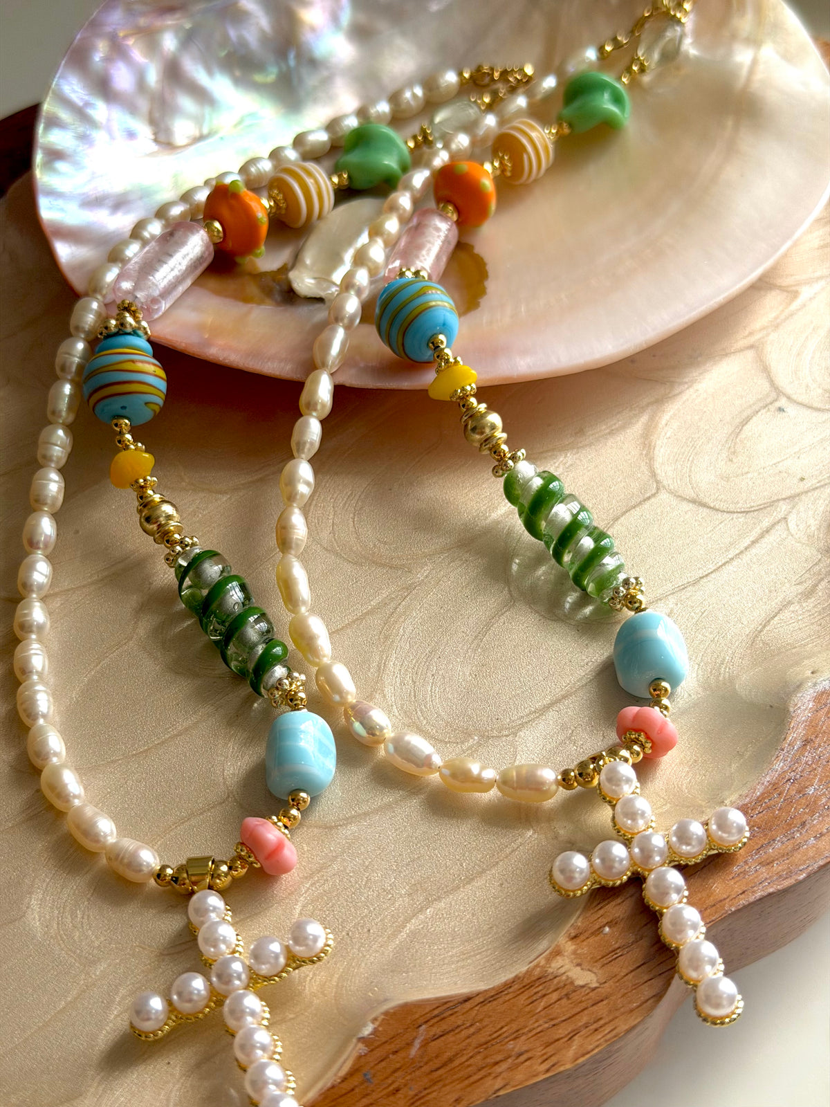 Cruz Perlada Necklace
