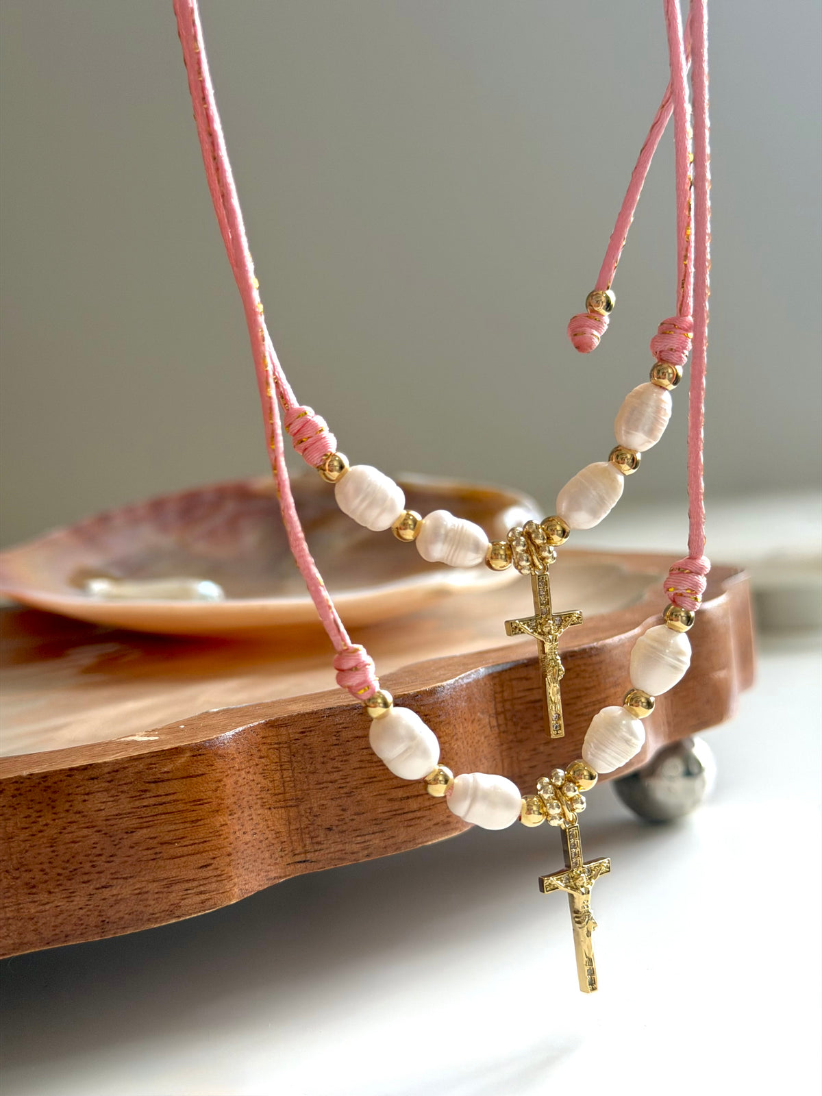 Crucifijo Necklace