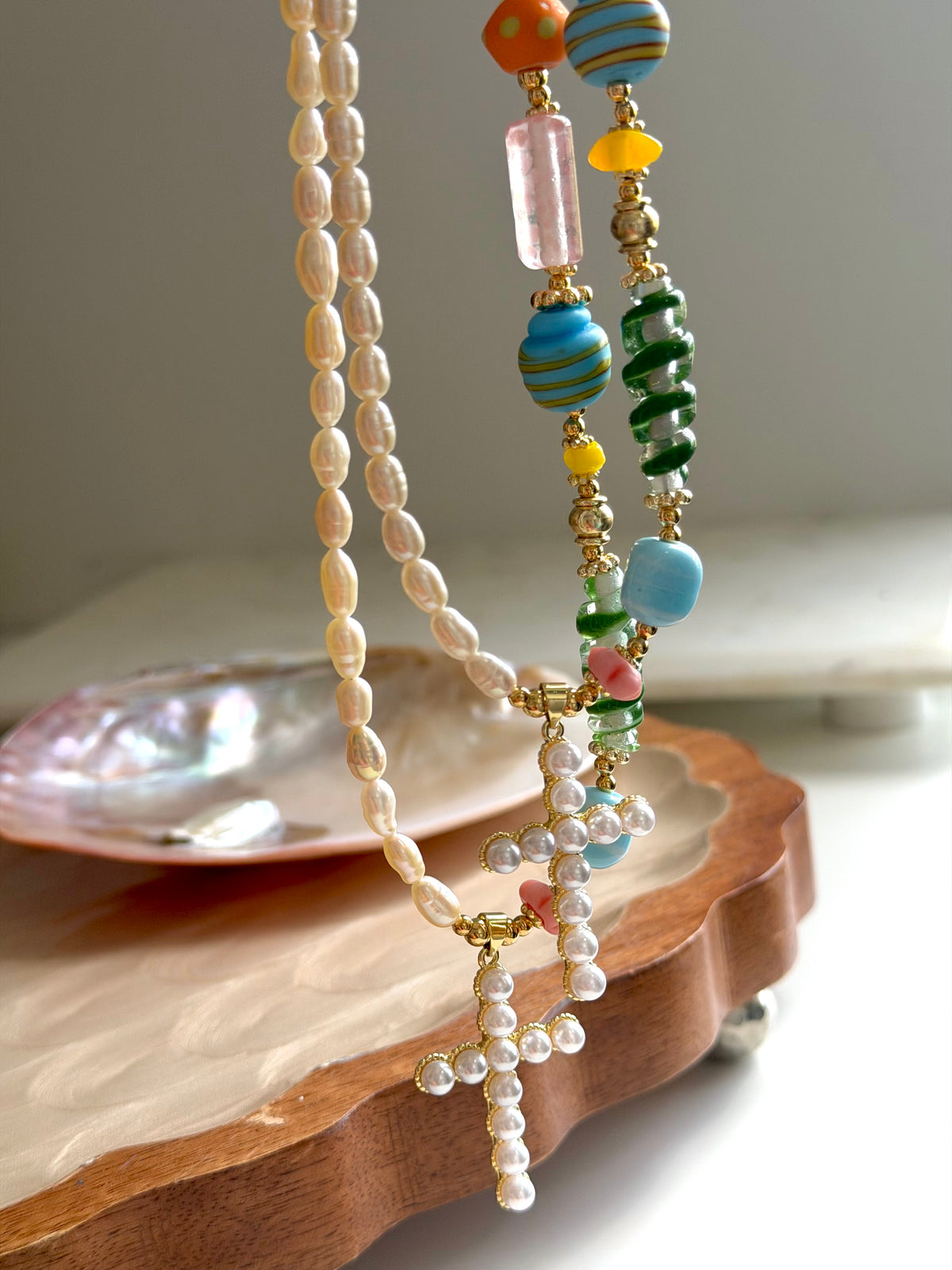 Cruz Perlada Necklace