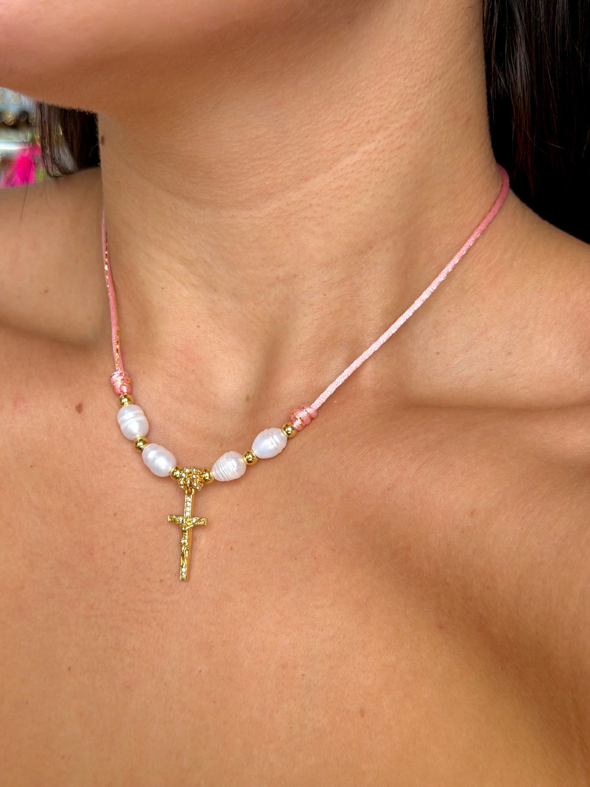 Crucifijo Necklace