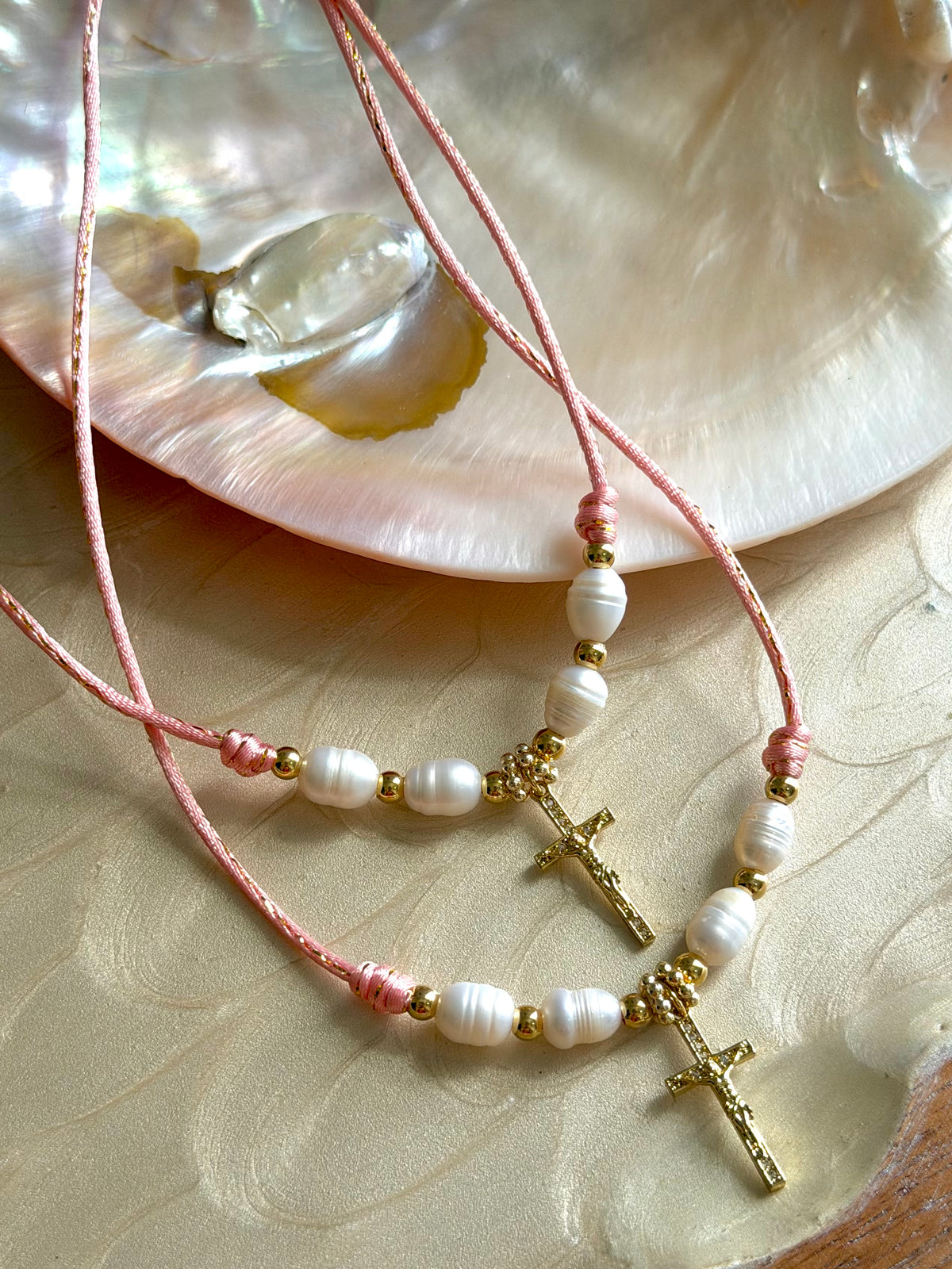Crucifijo Necklace