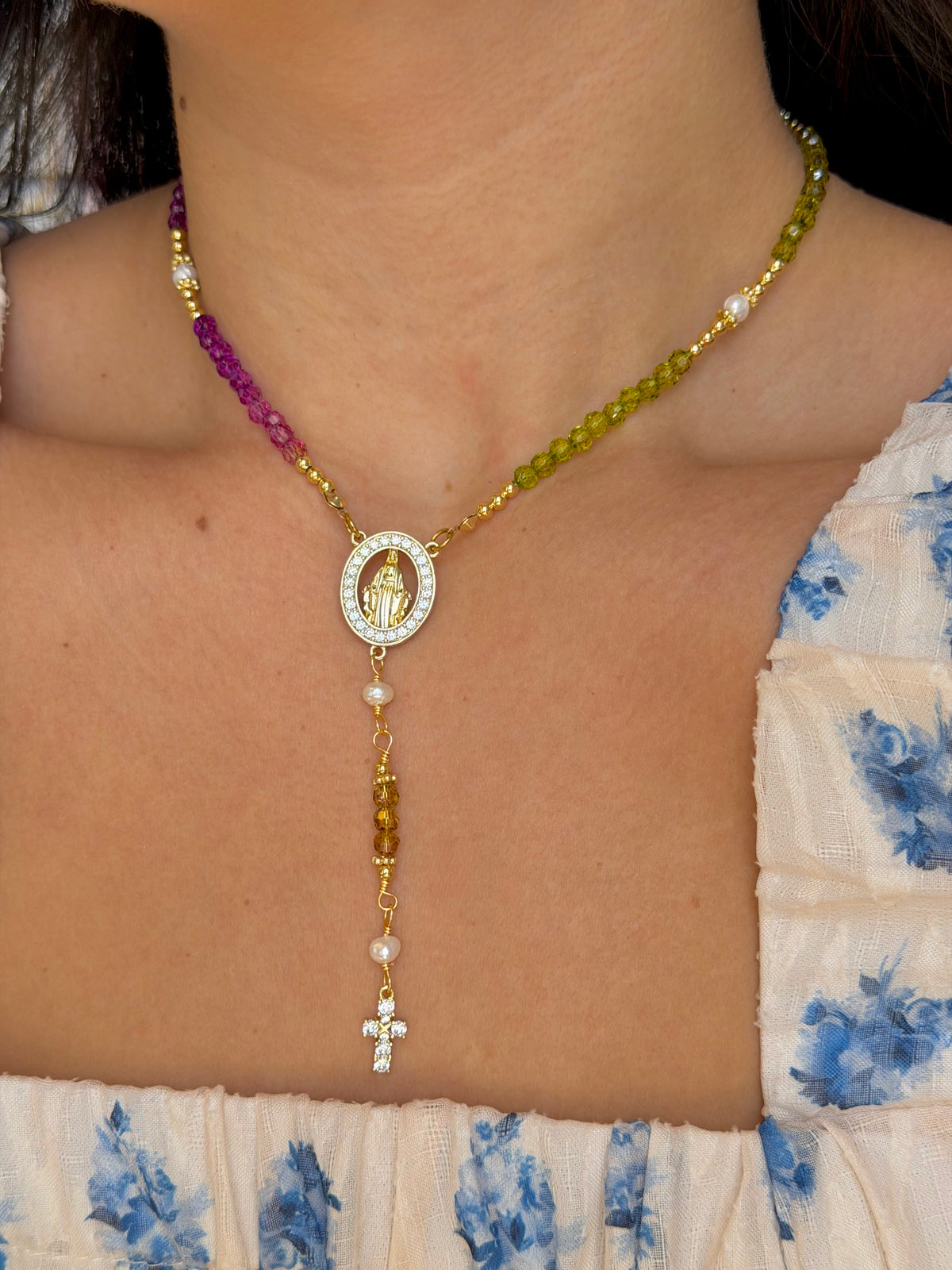Magníficat Oliva Rosary Necklace
