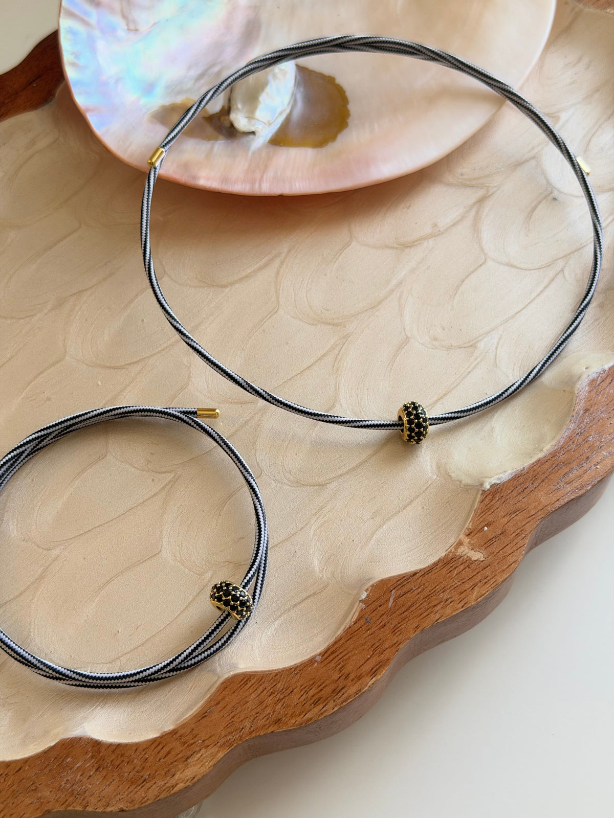 Black & White Magnetic Cord