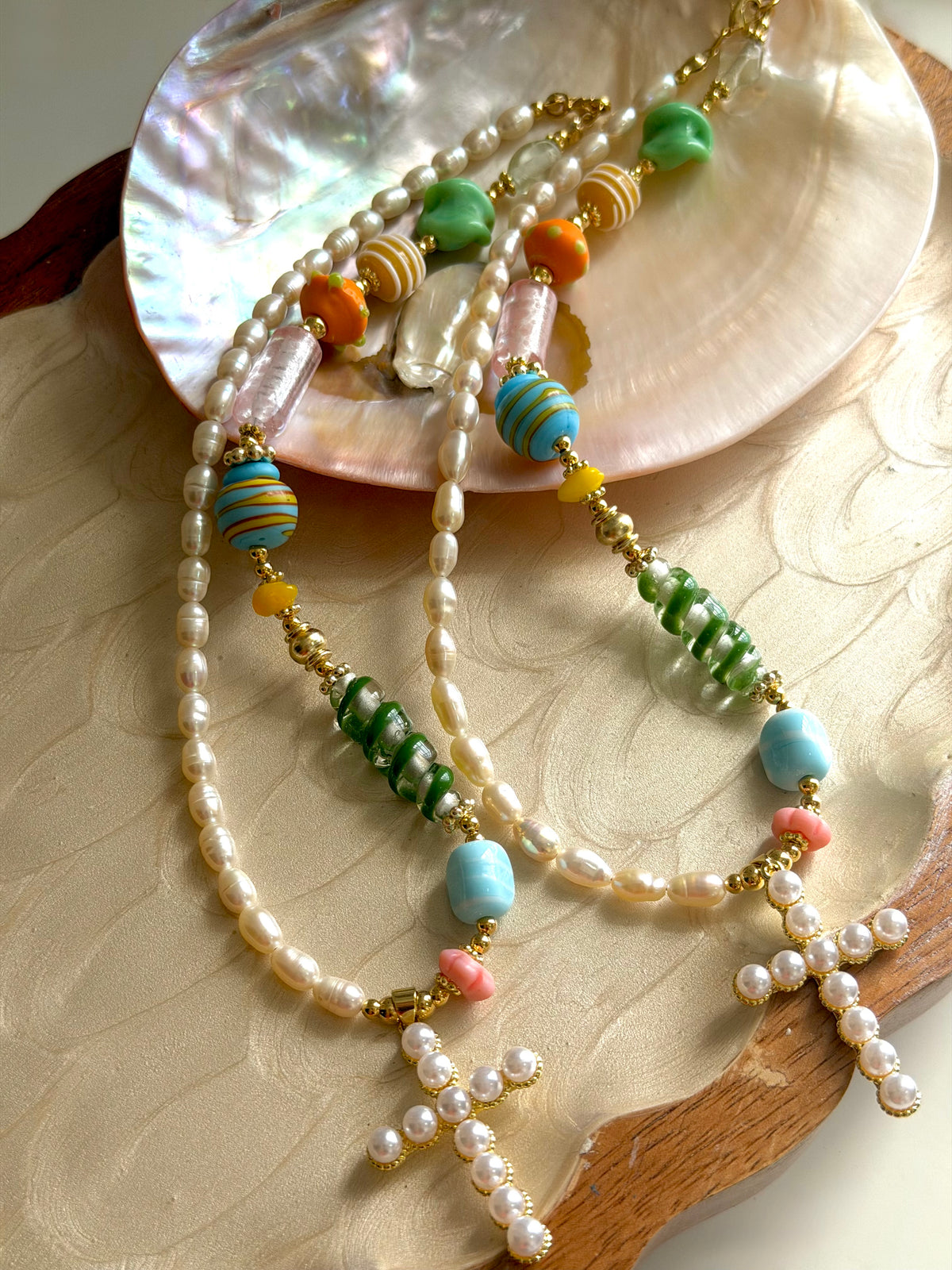 Cruz Perlada Necklace