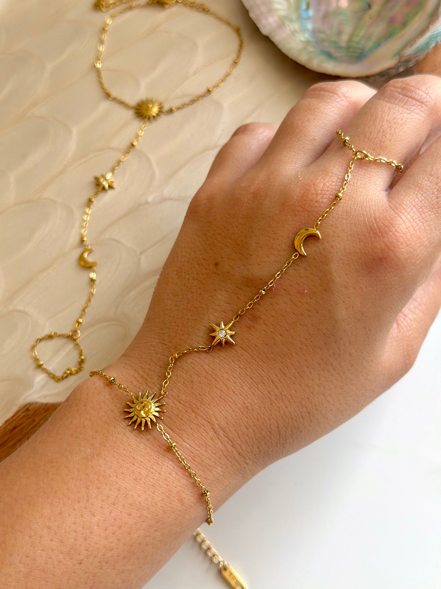 Solere Handchains