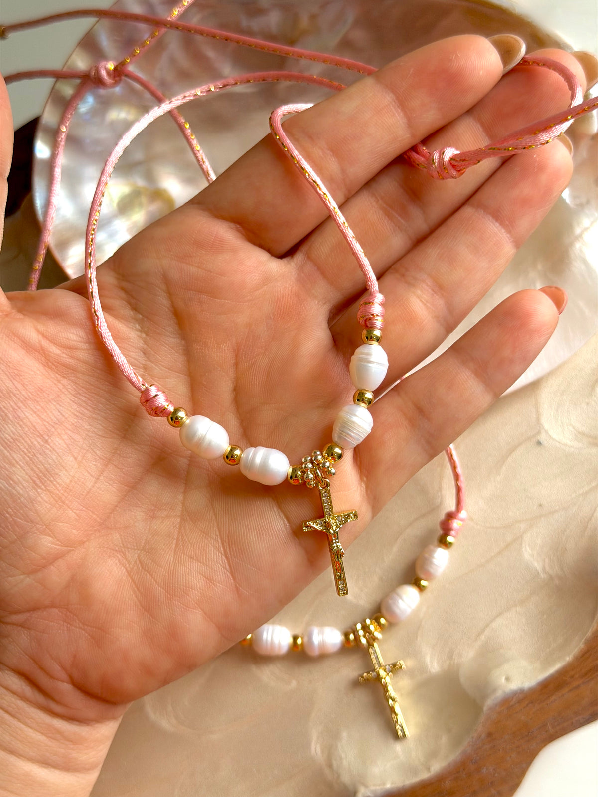 Crucifijo Necklace