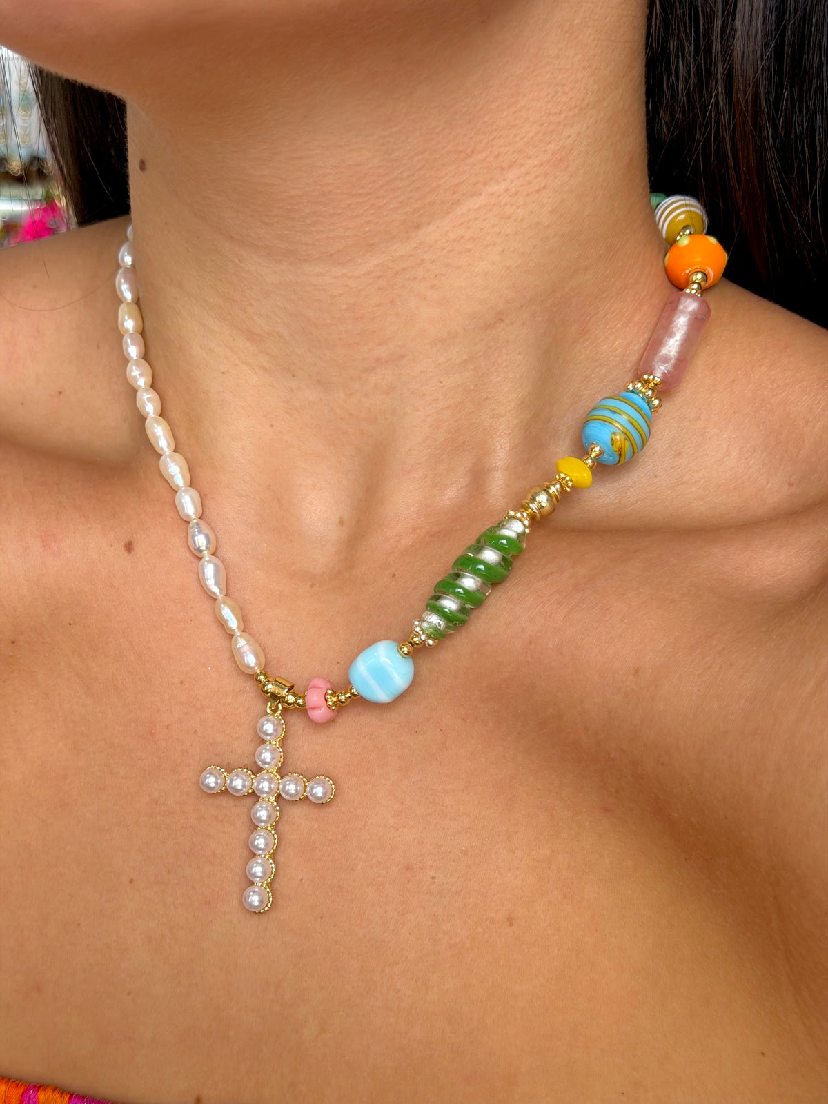Cruz Perlada Necklace